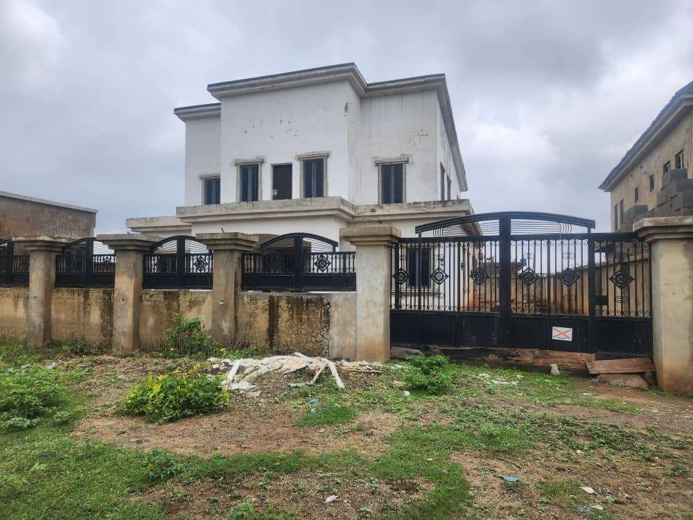 4 bedroom 4 full bathroom